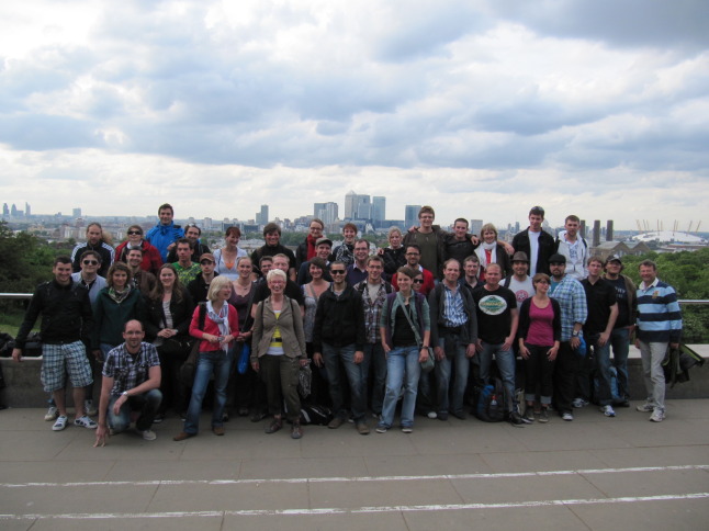 Teilnehmer Südengland vor der Londoner Skyline