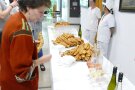 Büffet mit Secco, Wein und Käse-, Schinkenstangen
