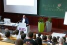 LWG-Präsident Maier begrüßt die neuen Studierenden und Lehrkräfte