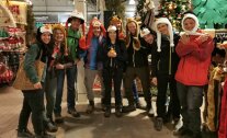 Klassenfoto in der Weihnachtsmarktabteilung bei Intratuin Duiven
