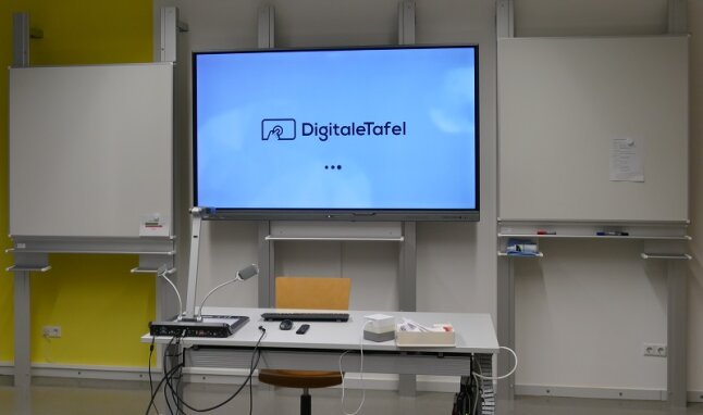 Digitale Tafel mit Whiteboard im Lehrsaal